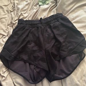 Lululemon camouflage hotty hots size 8